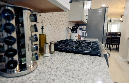 Spacious home away from home! Hot tub! - Photo 24