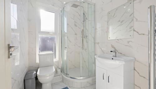 Three Bedroom House By Brookland Stays Serviced Accommodation Short Lets Manchester With Free WiFi - Foto 2