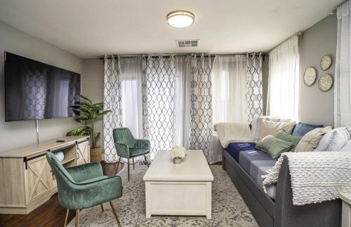 Viva Vegas Cozy 3BR Home Minutes from the Strip - Photo 32