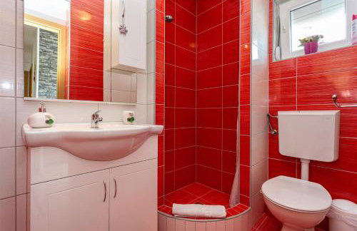 Apartment With A Private Swimming Pool, Garden & BBQ - Foto 33