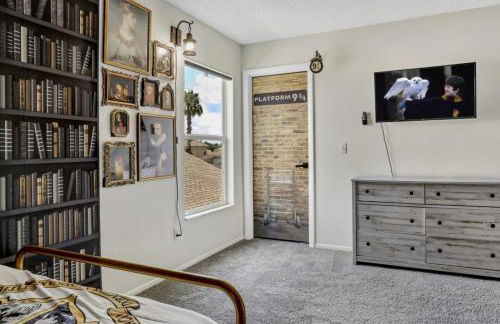 Secret Tunnel House 6 Bedroom Home by RedAwning - Foto 48