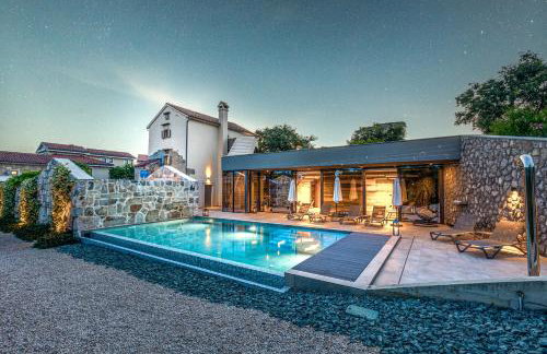 Luxury Jerini Estate - Photo 2