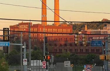 Unique Artsy 2 Bdrm Apt 1.5 mi from Downtown - Foto 4