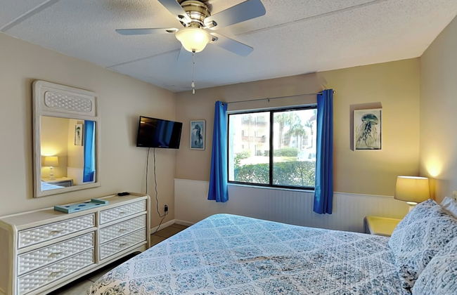 Ocean & Racquet by Distinctive Beach Rentals - Photo 10