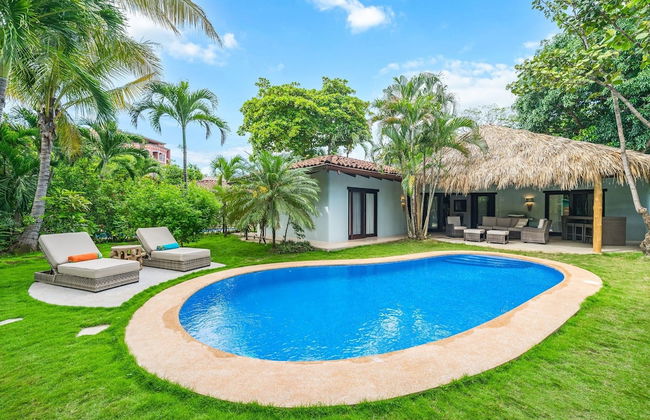 Tropical Retreat - Private Pool, Steps To Beach 2 Bedroom Villa by RedAwning - Foto 1