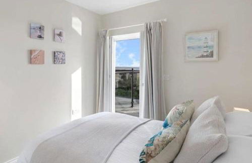 Pendine Sands Edith Villas - a luxury seaside home with beautiful sea views - Photo 37