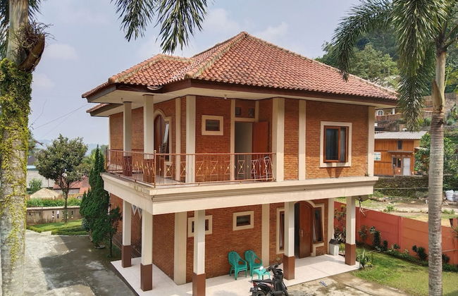 Villa Yustisia Curug 7 Cilember - Foto 74