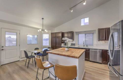 Creekwater | Pebbletech Pool & Spa 10 Min to Strip - Photo 16