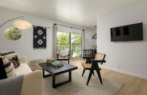 Sunny Getaway and 10 Min to SB - Photo 1