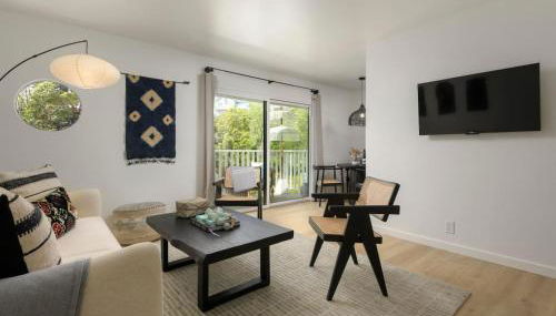 Sunny Getaway and 10 Min to SB - Photo 1