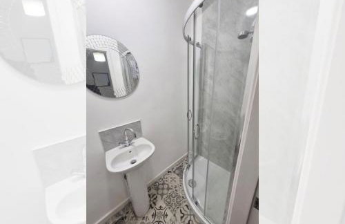 Sutton Contractor Accommodation - Warrington, St Helens - Photo 37