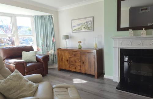 Alverstoke Manor - family home with pool table - Photo 14