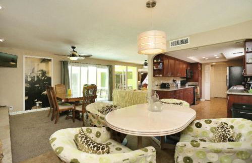 Alicia Alibi vintage Vegas pool house - Foto 50