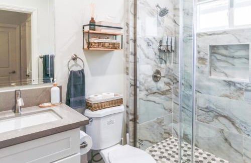 Cozy Luxe Unit Near Disneyland - Sleeps up to 10! EV Friendly & King Bed - Foto 23