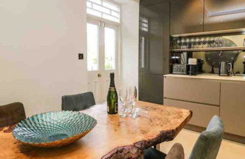 Bank Chambers in Bowness with Hot Tub and Lake Access - Photo 1