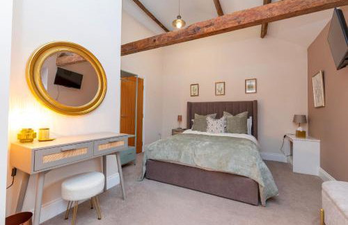 Luxury Barn - Hot Tub, Views, Stunning Location! - Pass the Keys - Photo 14