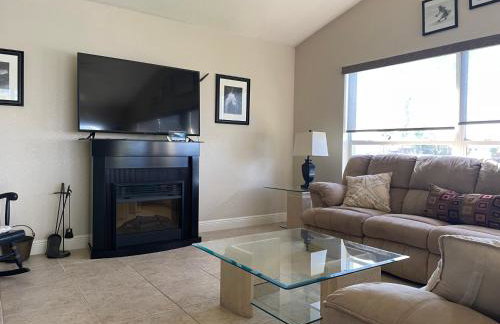 Relax with nature in our Waterfront 4 bedroom -HEATED POOL HOME-KING BED - Foto 14