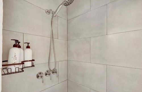 Cozy King Bed Studio - Affordable Fresh Cozy - Foto 14