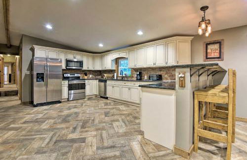 Spacious Kunkletown Home with Full Game Room and Deck! - Foto 5