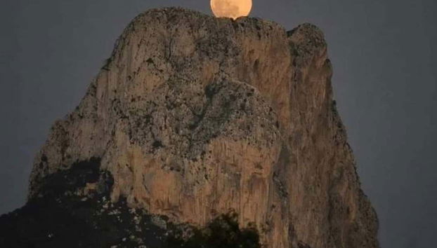 Peñón de Ifach de noche