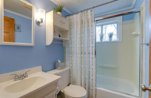 Yarmouth Vacation Rental with Deck Near Swan Pond! - Foto 14