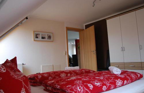 FERIENHOF KATZENMAIER, Bauernhof- und Familienurlaub am BODENSEE, großzügig wohnen, MESSENAH und teils BARRIEREFREI, Spielangebot für drinnen und draußen, Parkplatz am Haus, gute ÖPNV-Anbindung - Foto 33