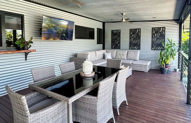 Rosewood Rustic Refuge Pool Outdoor Dining Backyard - Foto 18