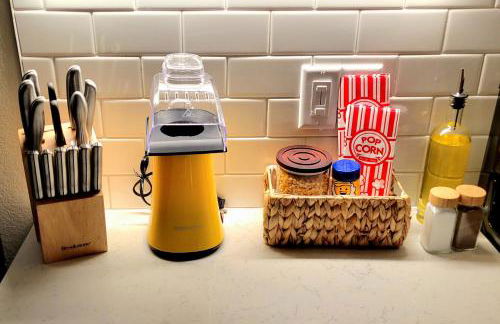 Deluxe 2BR Near Amp, Culture & Walmart wPool - Photo 24