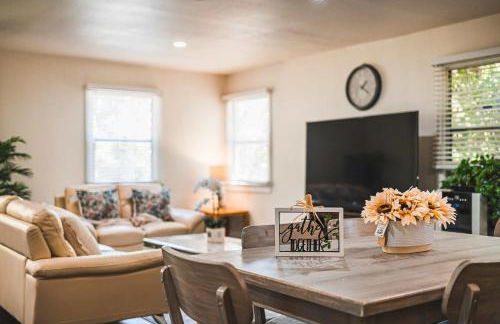 Spacious Retreat w Large Kitchen & Outdoor Patio - Photo 120