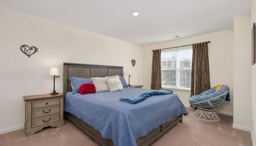 Stylish 3BR Getaway across Bristol Speedway - Foto 4