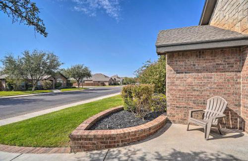 Luxe Midland Retreat with Patio, Grill and Yard! - Foto 32