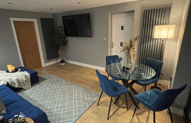 Sheffield-apartment-sleeps4-parking-hottub - Photo 18