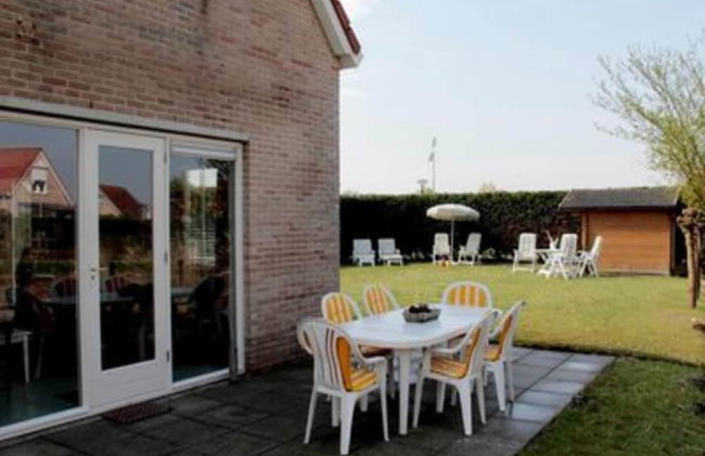 Appealing Bungalow With Garden - Photo 41