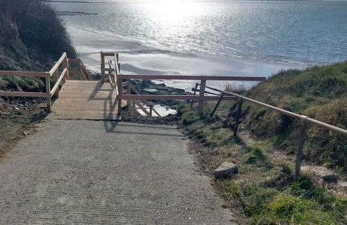 Bay - Brambles Chine, Colwell Bay - 5 star WiFi - Short walk to The Hut and beach - 1 night stays available - Ferry offers - Photo 26