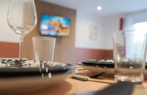 CitizenHouse Anzin - 4 Studios - 15 à 36m2 - Jardin - Terrasse - Accès autonome - WiFi - Netflix - Foto 54