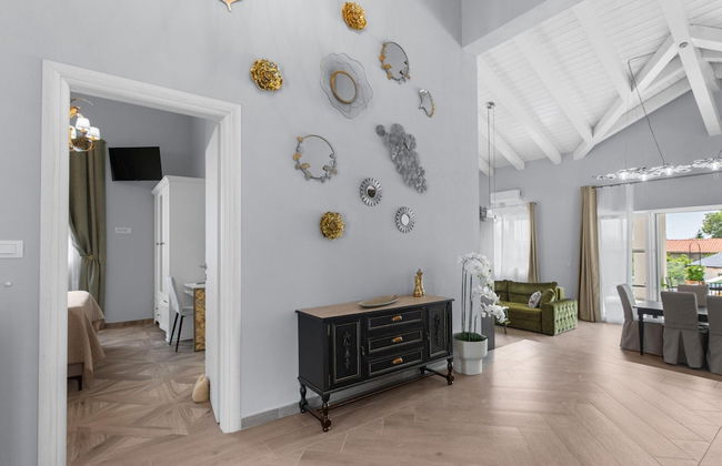 Modern Villa With Swimming Pool and Fenced Garden - Photo 33