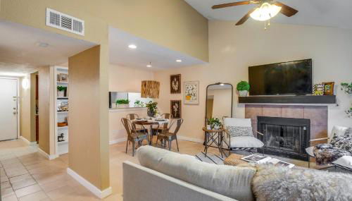 College Station Gem with Pool Access Near University - Foto 5