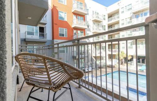 Modern 1BR Chic Retreat Pool Gym Parking - Foto 9