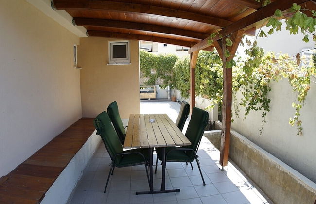 Charming Apartment 3 Sleeps 4 Guests - Photo 35