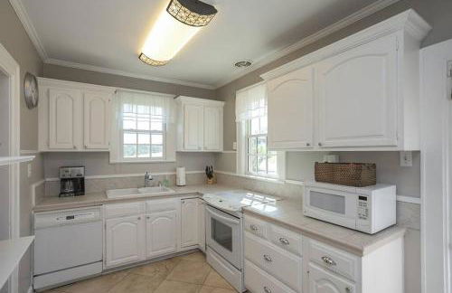 Golf Views, Porch Vibes, 3mi to Broadway! - Foto 10