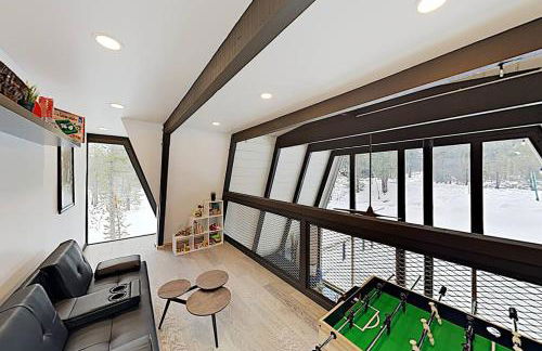 Modern Gambrel Cabin Near Ski Resorts - Photo 6