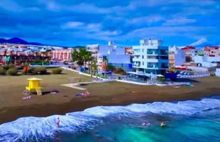 Hermoso Edificio Frente al Mar, a pie de Playa y hermosas vistas - Photo 1