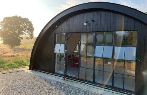 Converted Nissen Barn on beautiful farm - Foto 2