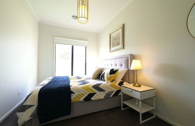 Luxury 9 BRM House in Melbourne - Photo 11