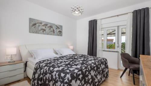 Apartment Flowers - Photo 4