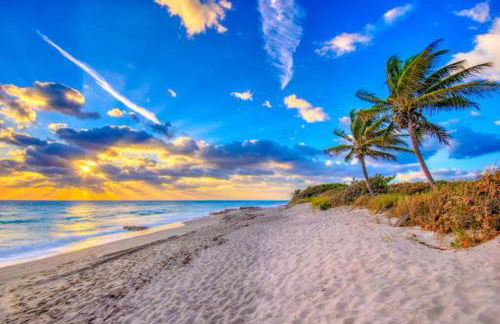 Spacious Luxury Pool Home Oasis - 8mi to Airport - Foto 24