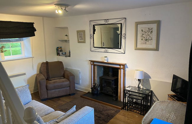 Cottage Sleeps3-fireplace-balcony-garden-mountain - Photo 3