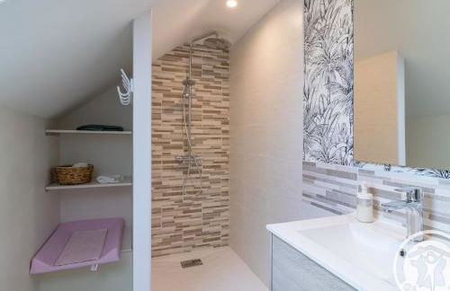 Gîte de groupe avec salle de jeux, jardin 4000m², proche forêt de Chandelais et Zoo de la Flèche - FR-1-622-56 - Photo 29