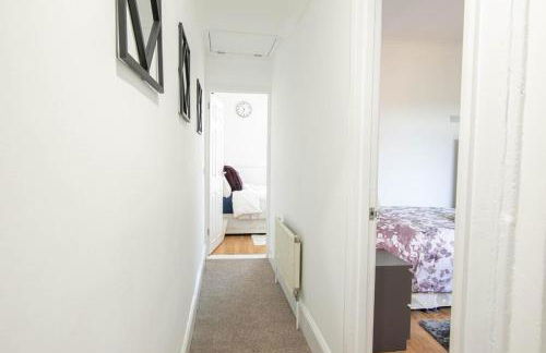 3 bed Modern Home, Vibrant & Stylish, Sleep upto 7 - Foto 33