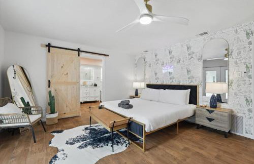 5BR w Pool, Golf Simulator, Game Room & EV Charger - Foto 21